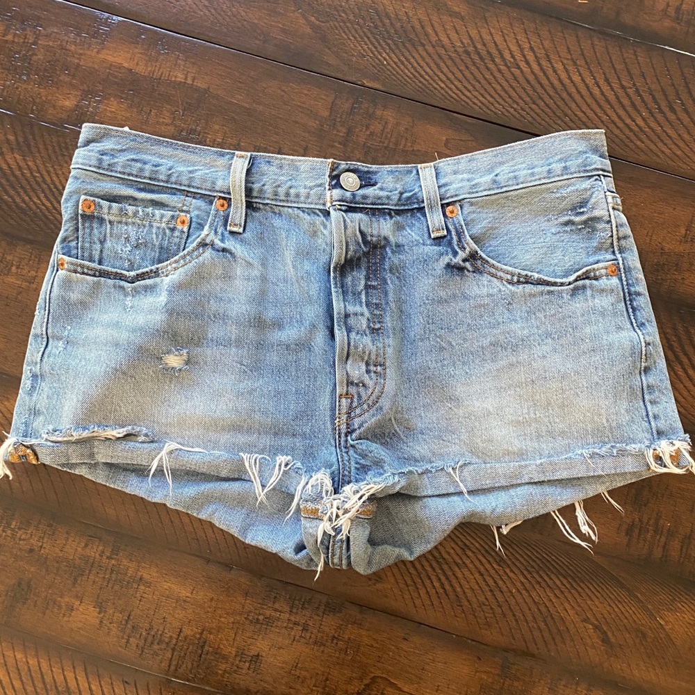 Levi’s 501 cutoff shorts